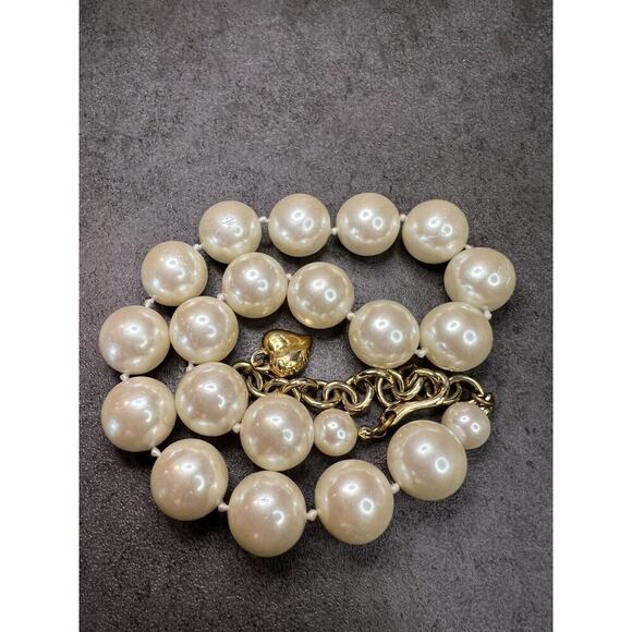 Vntg CAROLEE HAND-KNOTTED FAUX GOLD PEARL NECKLACE Gold Tone CHAIN HEART END - Picture 5 of 12